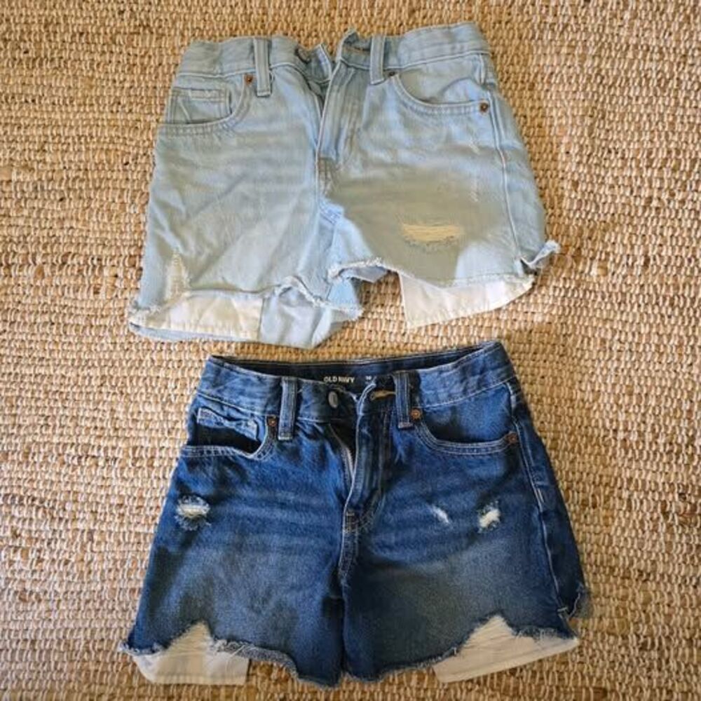 Girl size 10 skim cut off denim shorts